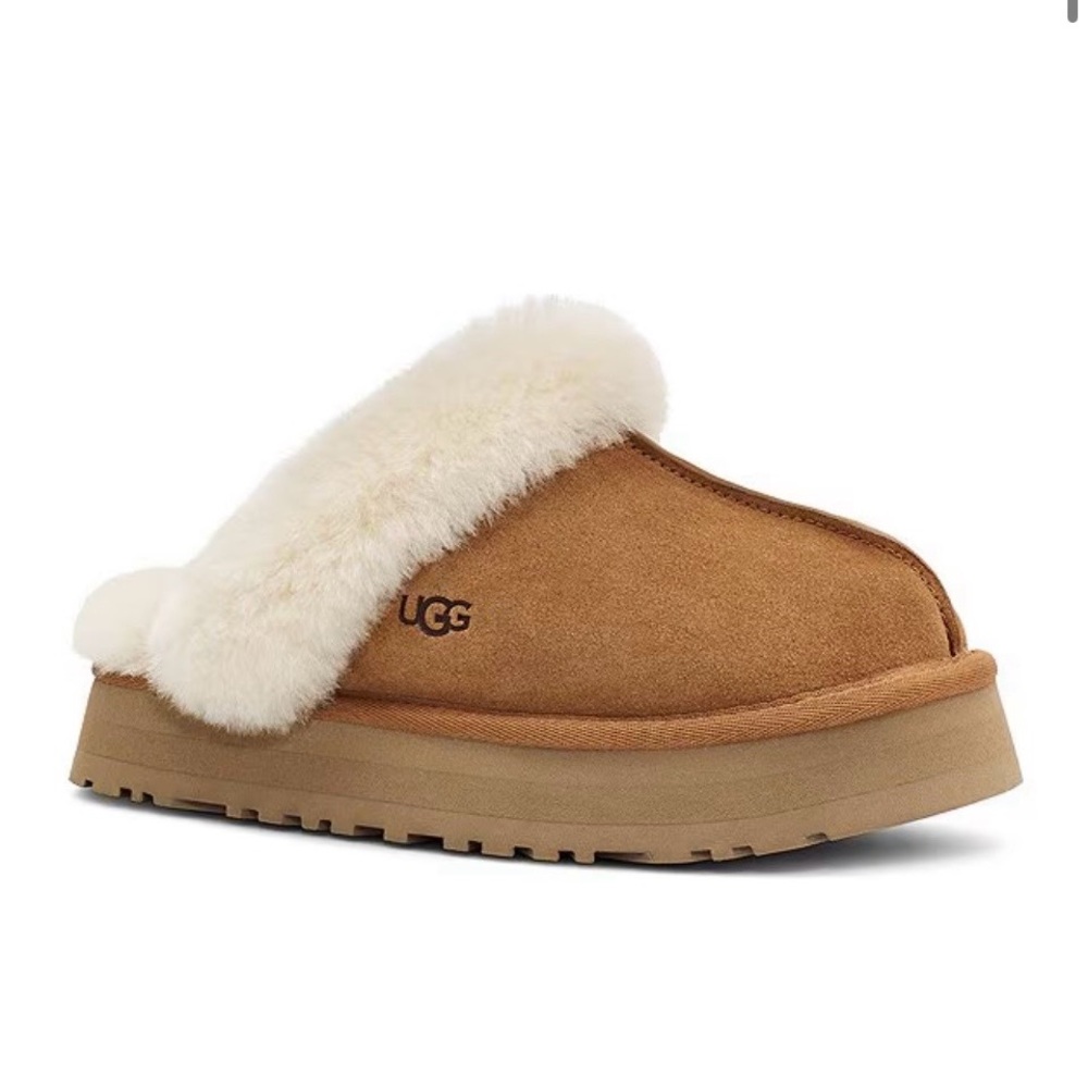 UGG NWT Women's Disquette size 9. BRAND NEW IN BOX